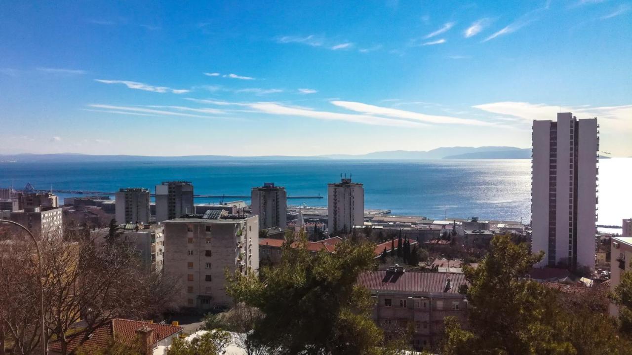 Sea And Mountain Apartment Рийека Екстериор снимка